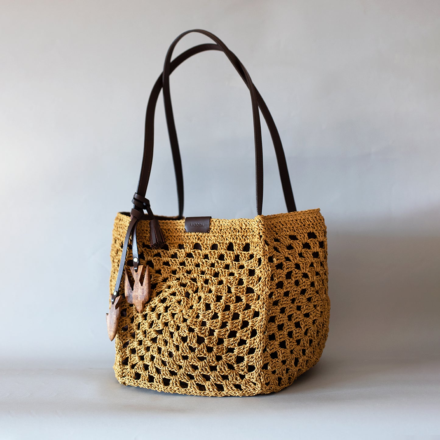 Villia Tote