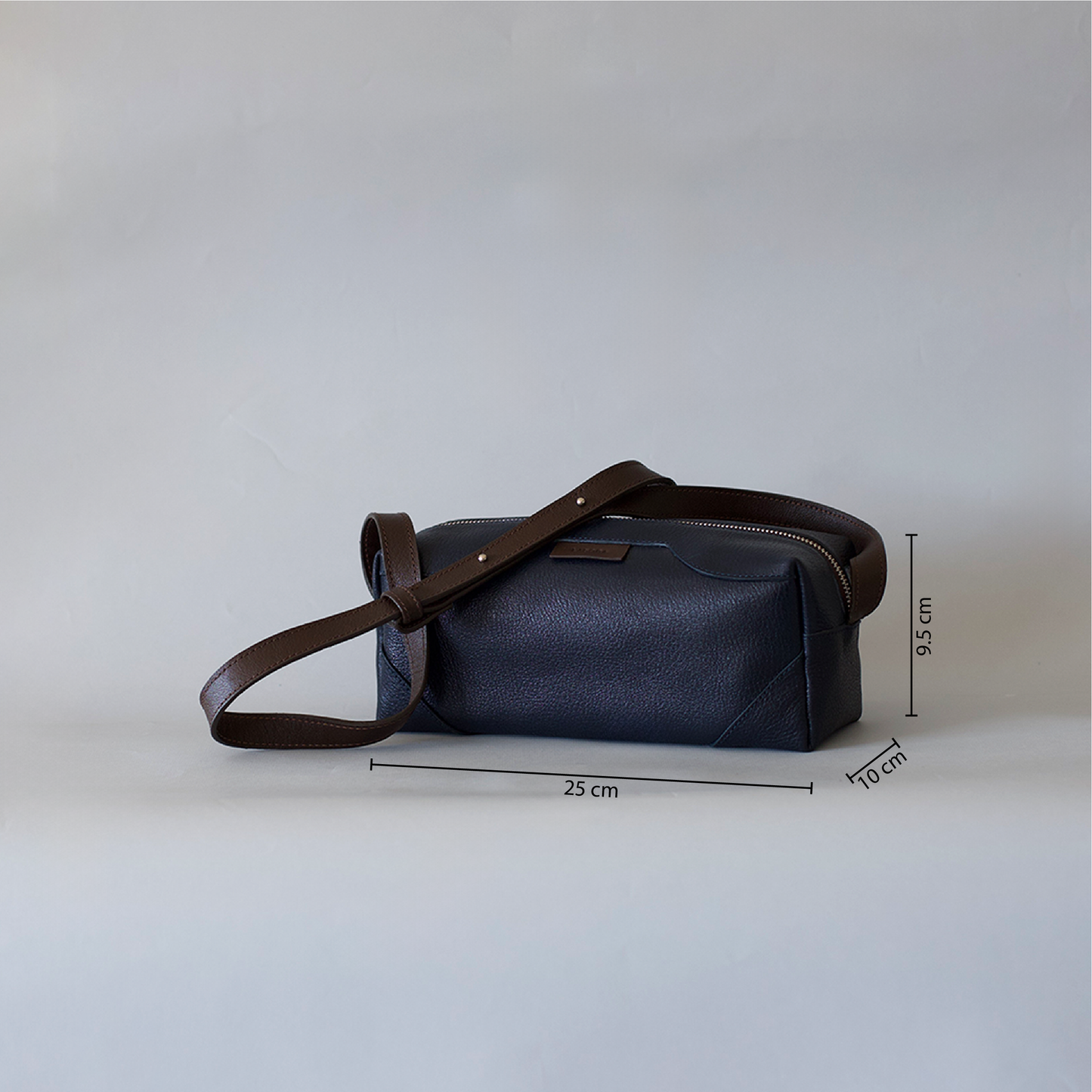 Nyle Crossbag - Navy Blue - LABOGA
