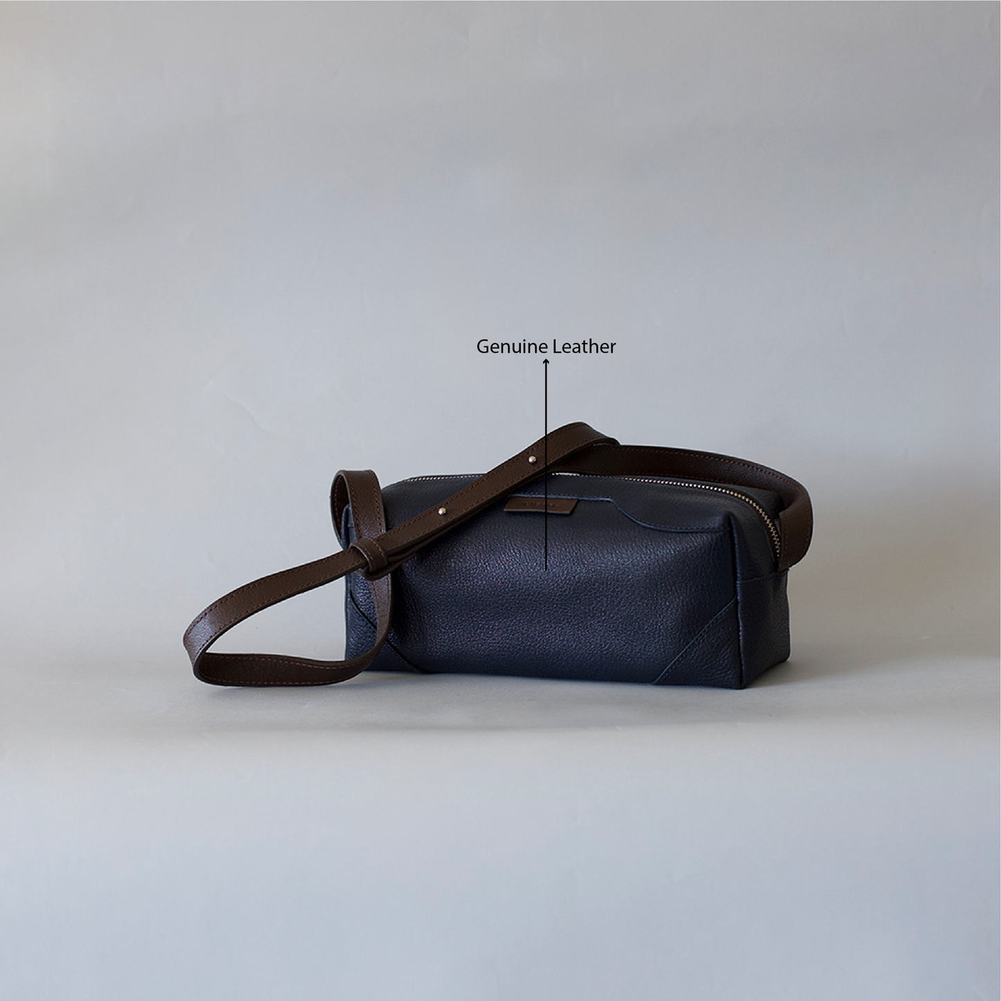 Nyle Crossbag - Navy Blue - LABOGA
