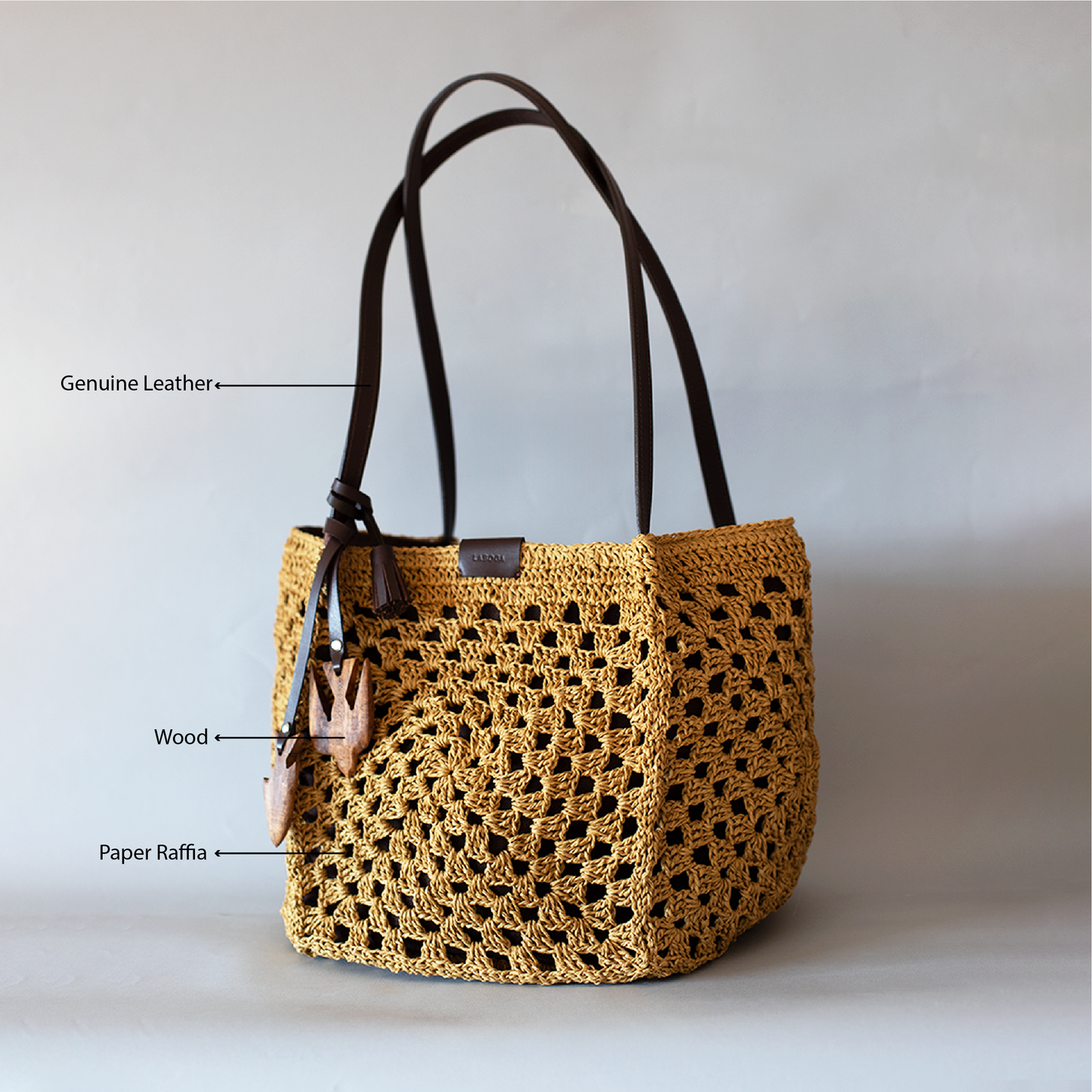 Villia Tote