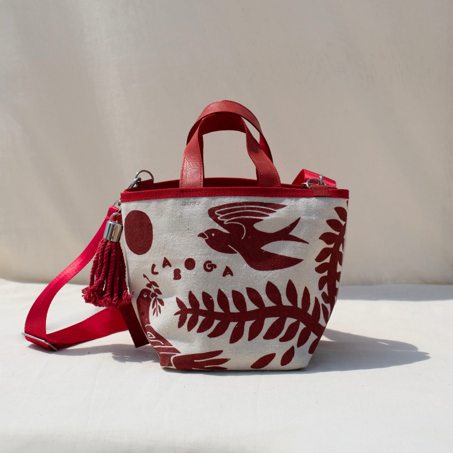 Mini Nomad, Red on Beige