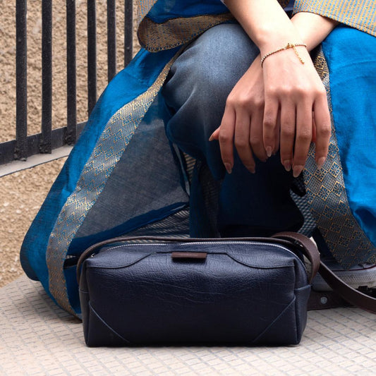Nyle Crossbag - Navy Blue - LABOGA