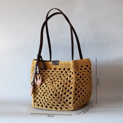 Villia Tote
